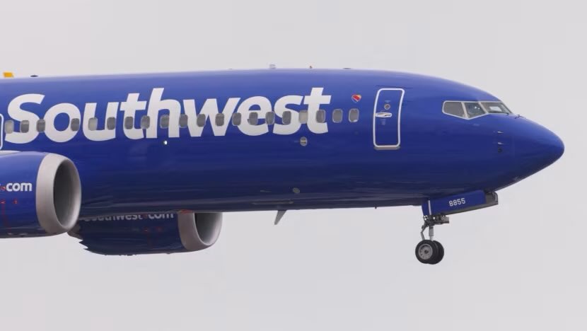 NewsNucleus's tweet image. Two Southwest Airlines flight attendants were injured after their flight from Burbank, California, sharply descended to avoid a potential mid-air collision with a Hawker Hunter fighter jet.
The FAA is investigating the incident, which marks the second time in a week that a US…