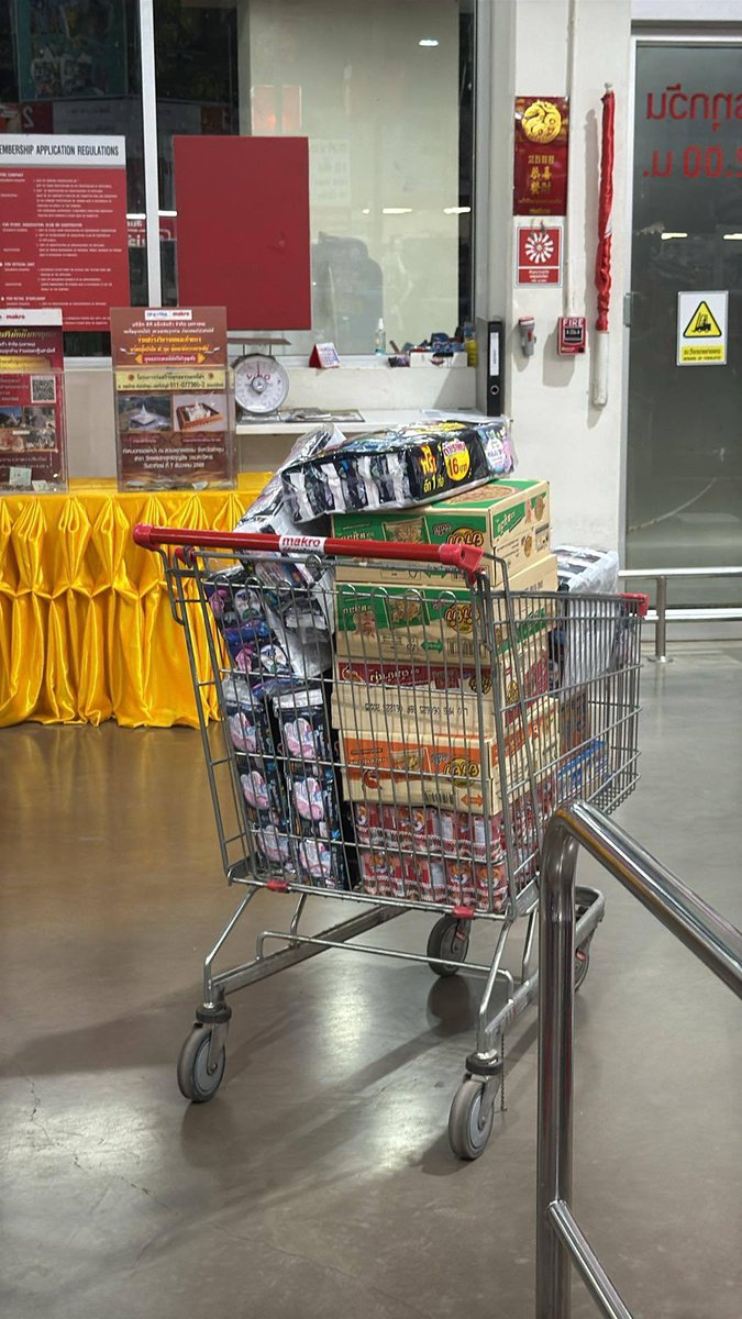 VoteLingOrm's tweet image. พี่ๆด้อมม่วงแฟนคลับของหลิงออมได้ระดมทุมจำนวน 7498บาทซื้อผ้าอนามัยลอรีเอะไปให้ผู้ประสบอุทภัยในจังหวัดน่านประมาณ140ห่อ รวมกับของคุณ @ncprsxxที่ซื้อเพิ่มอีก เป็น200+ห่อ
ถึงผู้ประสบภัยแล้วนะคะ
โดยจะแบ่งบริจาคเป็น2ที่นะคะ 🙏
#น้ําท่วมน่าน #VoteForLingOrm
#หลิงออม #lingorm