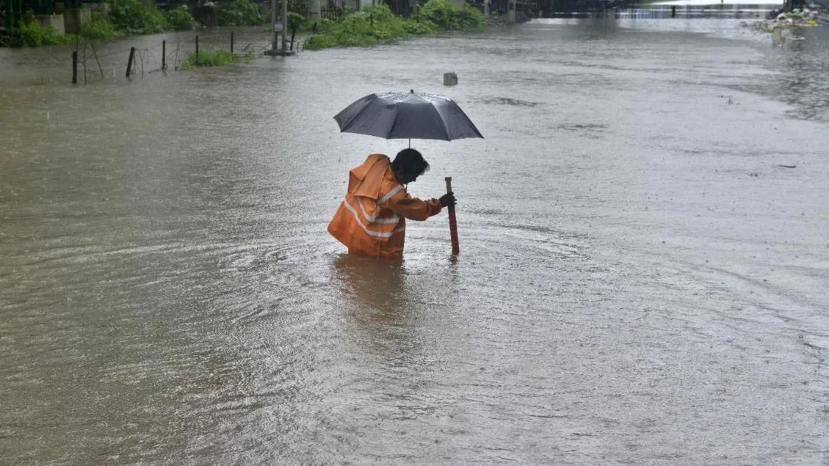 thenewsdrum's tweet image. Mumbai deluge: 20 years ago, when gritty men saved lives in urban flood with limited equipment
newsdrum.in/national/mumba…
#MumbaiRains #MumbaiFloods #Waterlogging #Mumbai #2005MumbaiFloods @prabhatfire