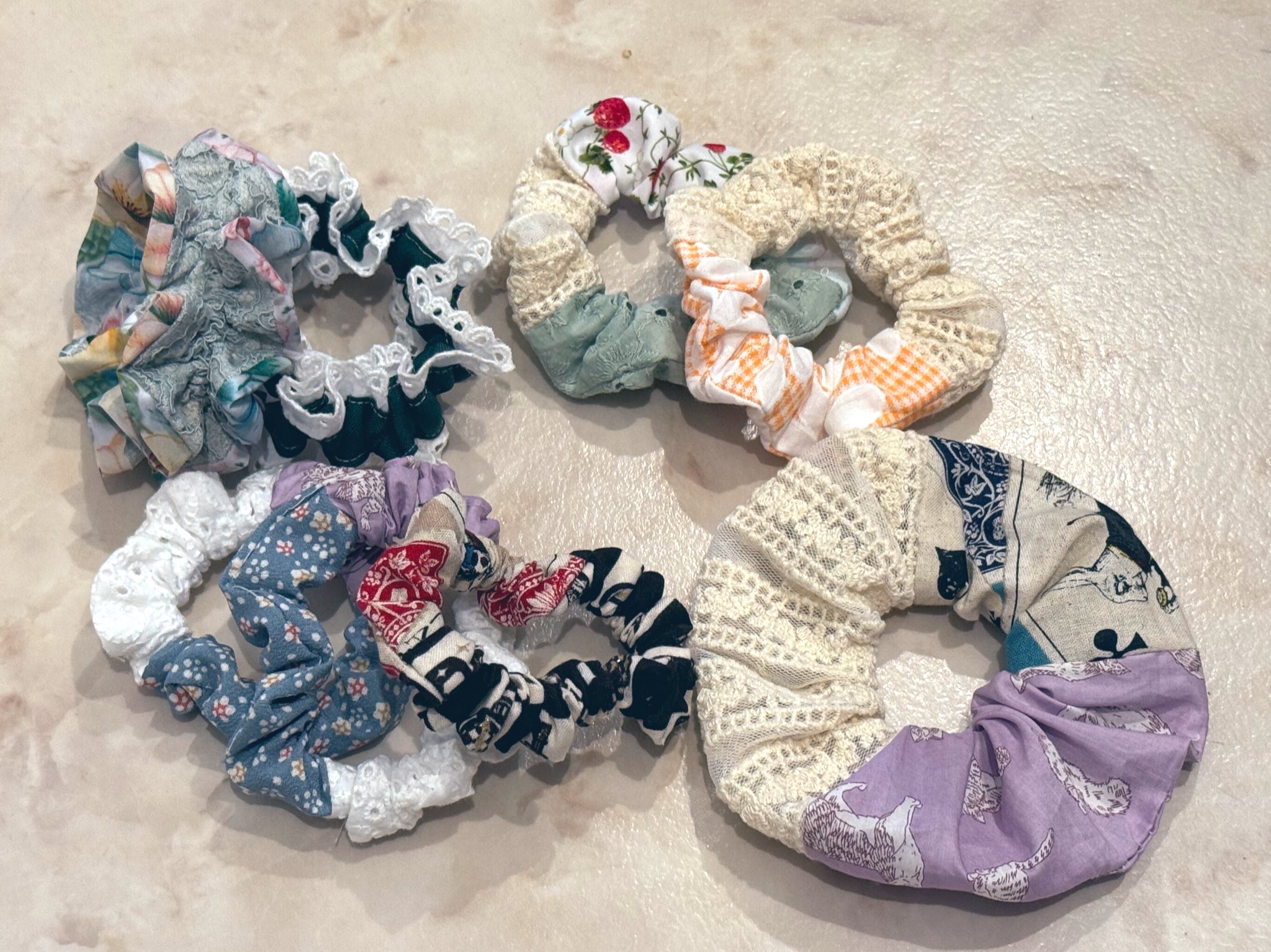 ♡専用♡ハンドメイドシュシュ ⊹⁺⸜(ᐡ⸝ɞ̴̶̷ ·̮ ɞ̴̶̷⸝ᐡ)⸝⁺⊹ Mサイズ＊オレンジ】シュシュ ハンドメイド scrunchie サテン