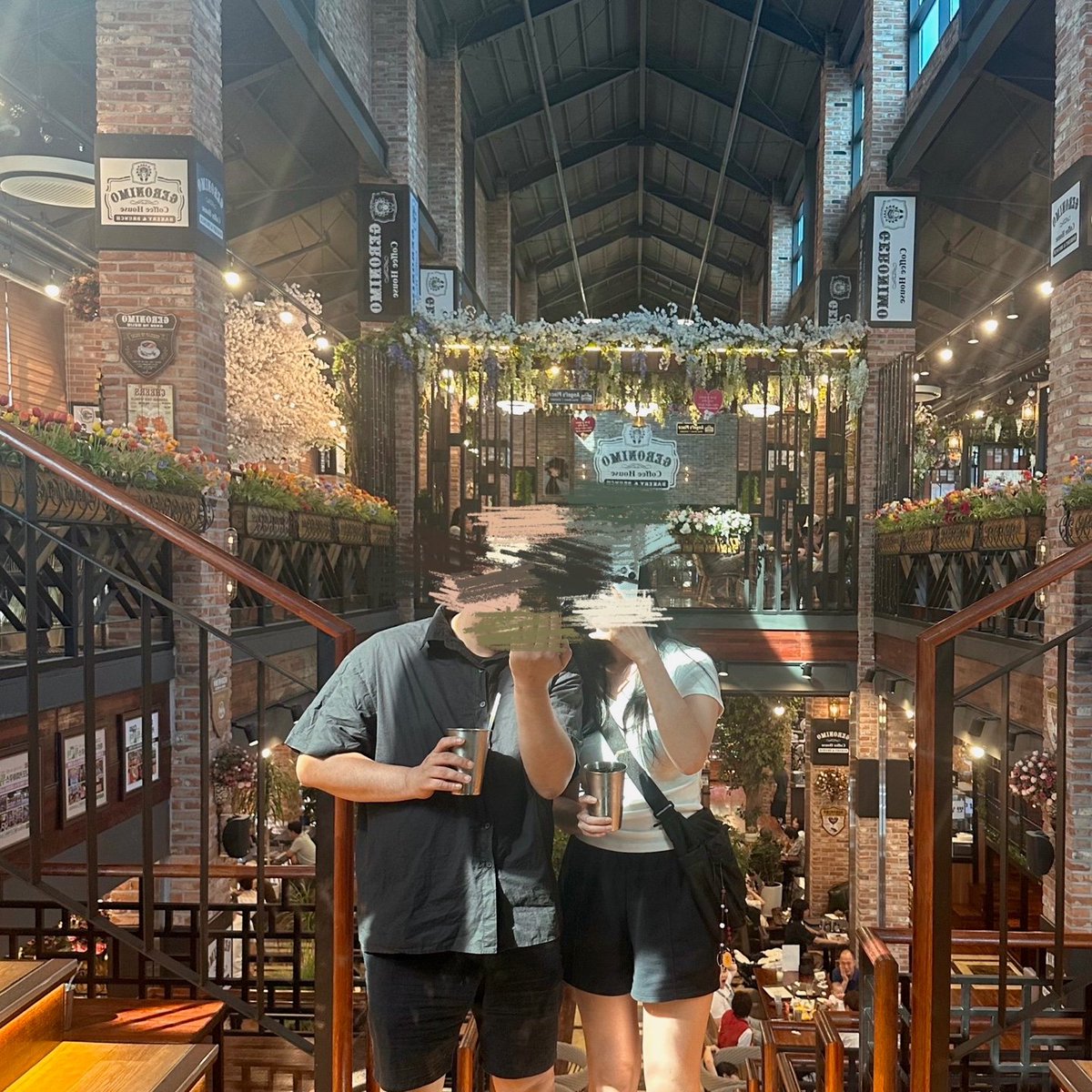 여기 커피 맛있다.