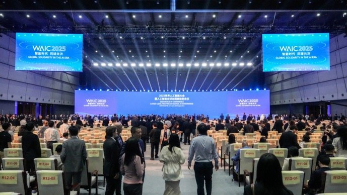 yicaichina's tweet image. The 2025 World Artificial Intelligence Conference (#waic2025 ) and High-Level Meeting on Global AI Governance kicked off in Shanghai today, showcasing cutting-edge technologies and innovations by domestic and foreign tech enterprises. @DONGHAOLANSHENG