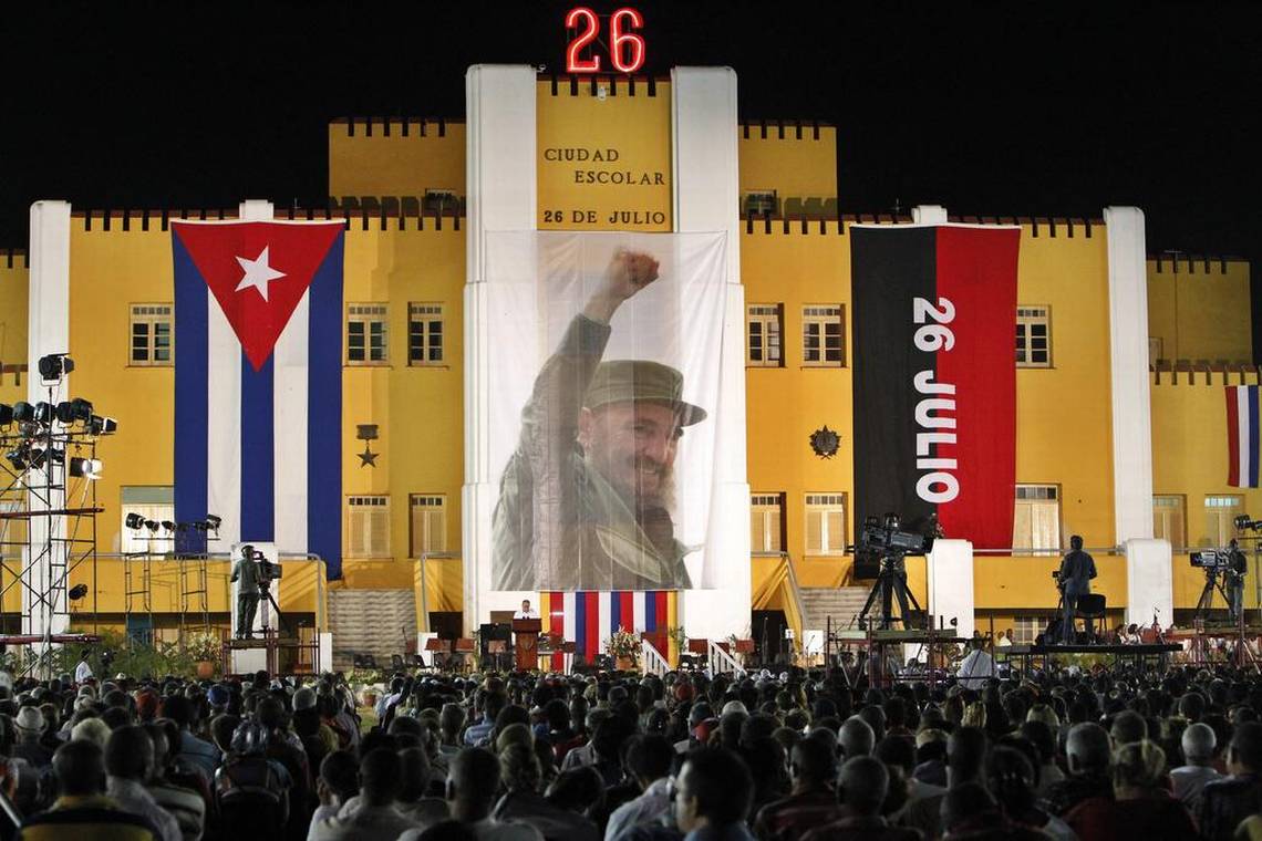 pcrm_es's tweet image. 🗓️ #26DeJulio | Hoy recordamos el histórico asalto al Cuartel Moncada, un día que marcó el inicio de la Revolución Cubana. Fidel Castro y los valientes revolucionarios demostraron que la lucha por la justicia y la soberanía nunca es en vano. ¡Viva Cuba Libre! 🇨🇺 #FidelVive