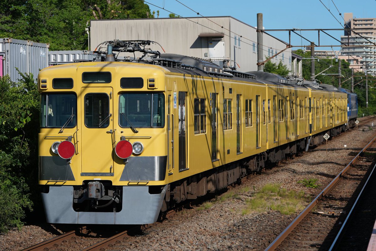 trainphoto2025's tweet image. 2025年7月26日
西武旧2000系2417F・2419F 近江鉄道譲渡甲種輸送
- 川崎新町編 -
こちらも大盛況。
ローブ配給やお巡りさんもおられましたが、どうにか撮影することができました。