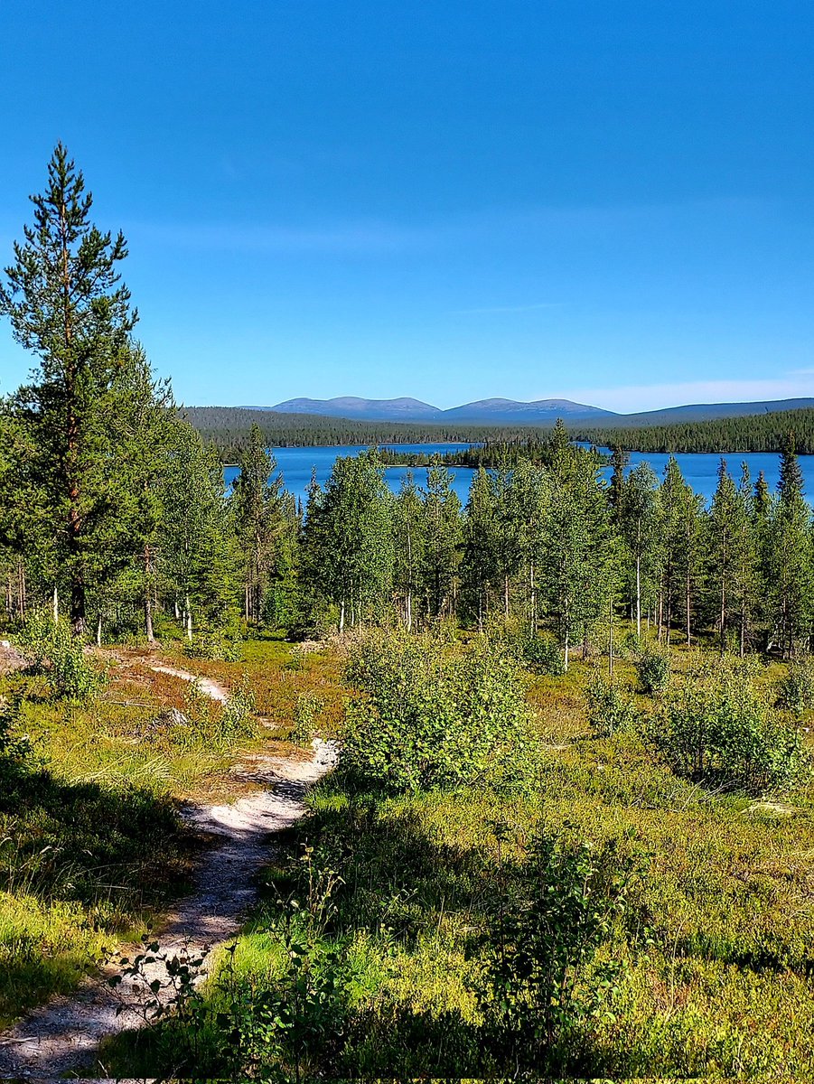 Hannimonninen's tweet image. Niin vaan on aikaa kulunut jo kaksi vuotta siitä, kun näissä maisemissa sossuilin.