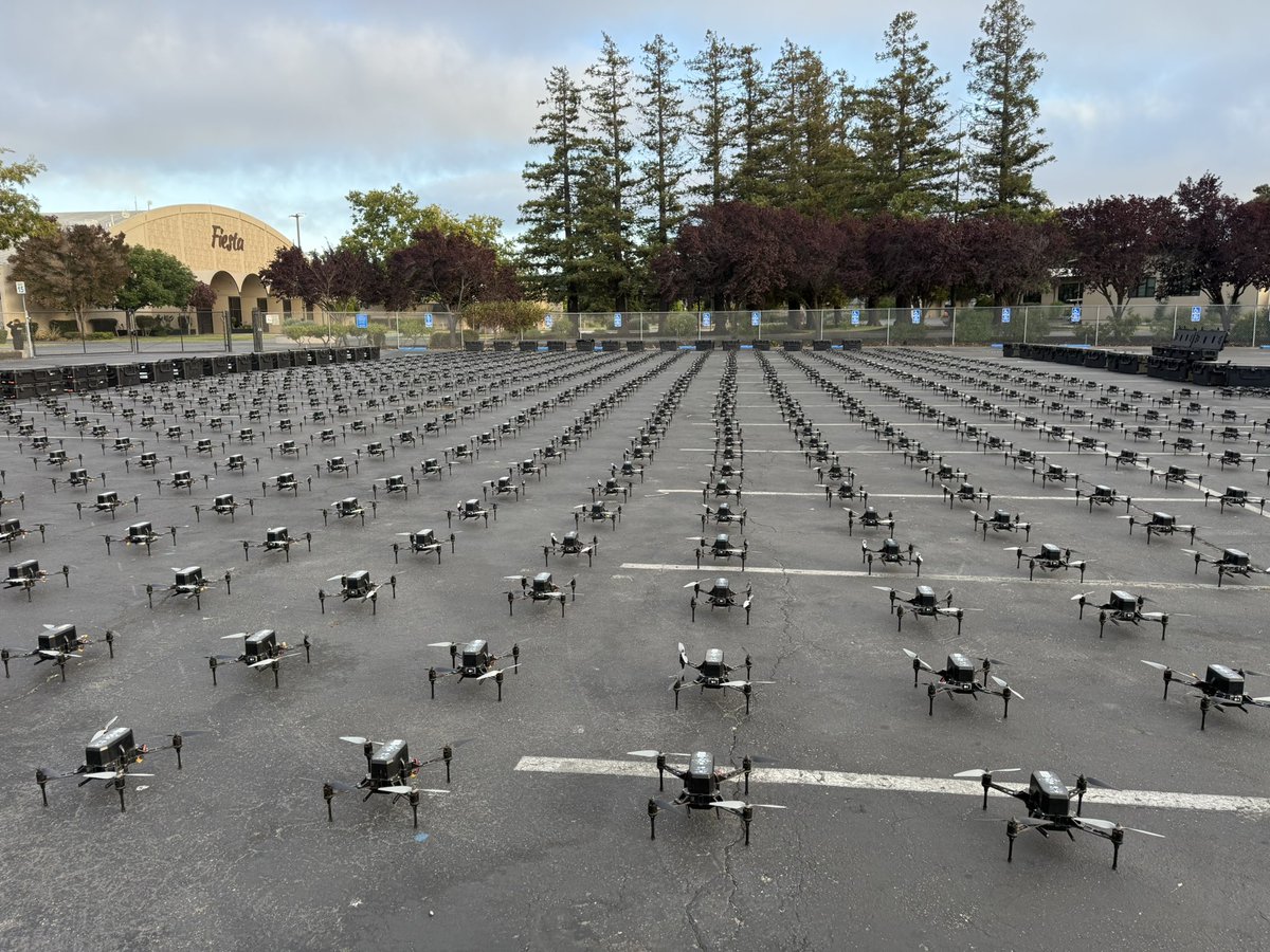 grumpytesla_'s tweet image. Setting up this many drones is definitely time consuming and paying attention to detail! I am glad I could help Andy w/Northern Lights Drones Shows!