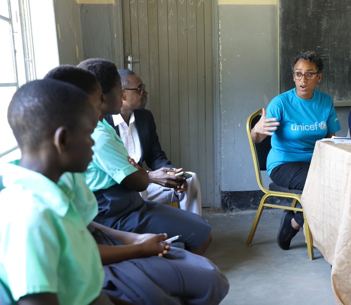 So great to visit Chikwawa Secondary School to see support in action for adolescent girls &amp; boys accessing secondary education.
Enjoyed engaging with students on scholarships, teachers, &amp; support systems helping learners stay in school &amp; complete. 👩🏾‍🏫📚 #EducationForAll #Malawi