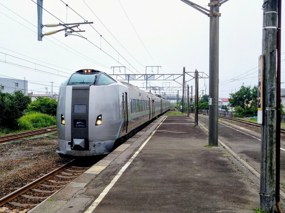 nomitetsu_north's tweet image. 日帰り呑み鉄するなら特急すずらん。あえてuシートを外すことで周囲を気にせずのんびりゆったり。エアコンが利いた車内、スーッと滑るような乗り心地、特急電車の呑み鉄はこの上ない癒しの時間。
#789系 #すずらん #セコマ #すずらん呑み鉄を愛する会
