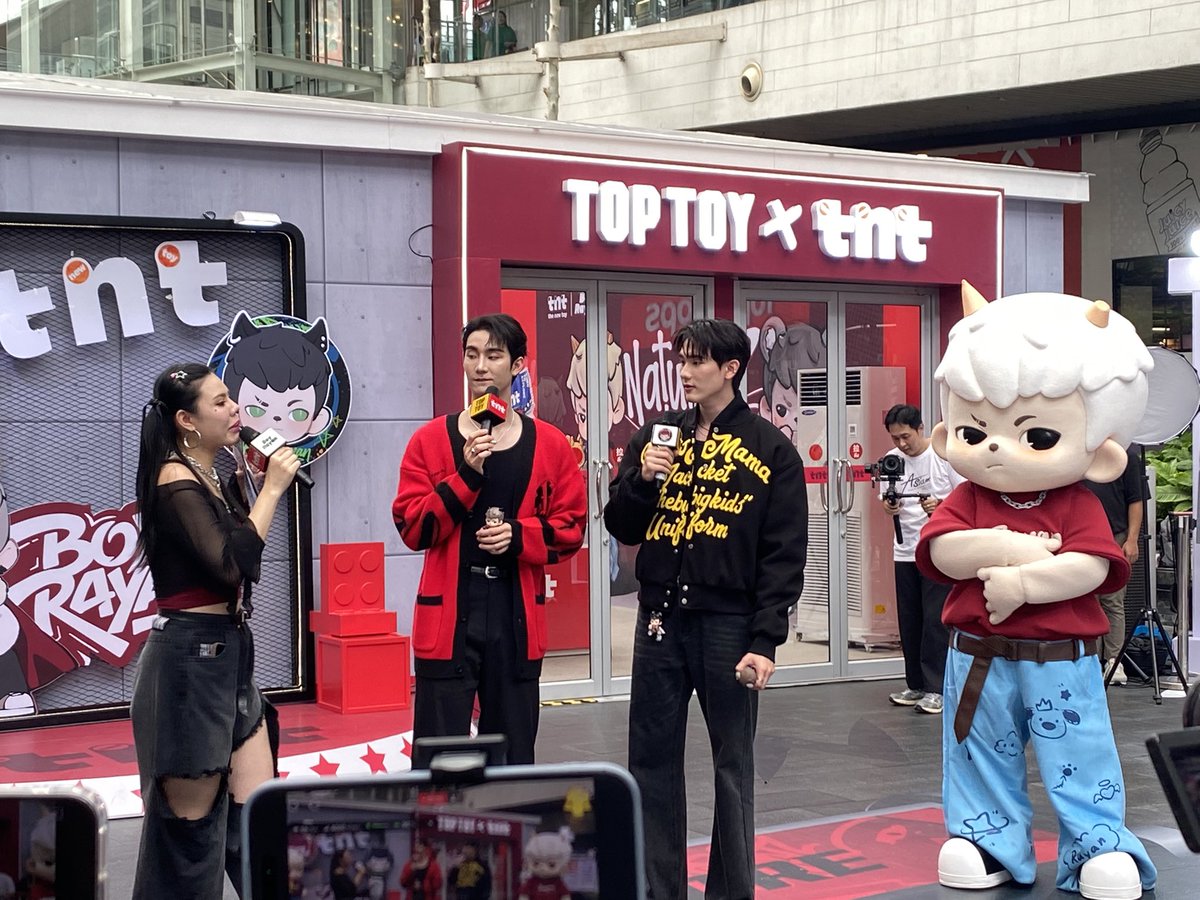 jiggaban_news's tweet image. 🔴 LIVE! บรรยากาศงาน #TNTXFORCEBOOK
“ฟอส จิรัชพงศ์ - บุ๊ค กษิดิ์เดช”
&gt;&gt;&gt; youtube.com/live/RhY5LTZp8… &lt;&lt;&lt;
#fforce_ #kasibook