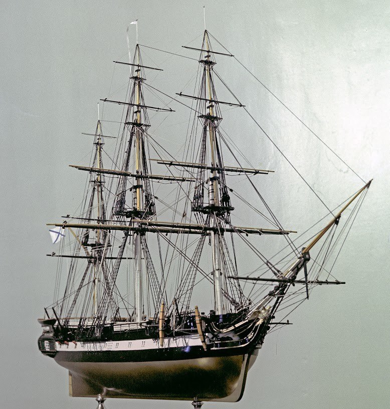 RusBotschaft's tweet image. ⚓️ Anlässlich des Tages der russischen Marine am 27. Juli stellen wir Ihnen einige der bemerkenswertesten Kriegs- und Forschungsschiffe aus der Geschichte der russischen Flotte vor.

⛰️In den Jahren 1819-1821 unternahmen Fabian Gottlieb von Bellingshausen und Michail Lasarew eine…