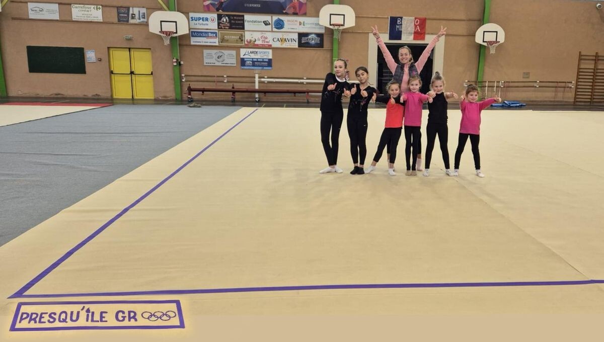 iciloireocean's tweet image. 🤸♀️ À Saint-Molf, les filles du club de gymnastique rythmique s'entraînent sur un tapis des JO de Paris
➡️ l.ici.fr/Nl0
