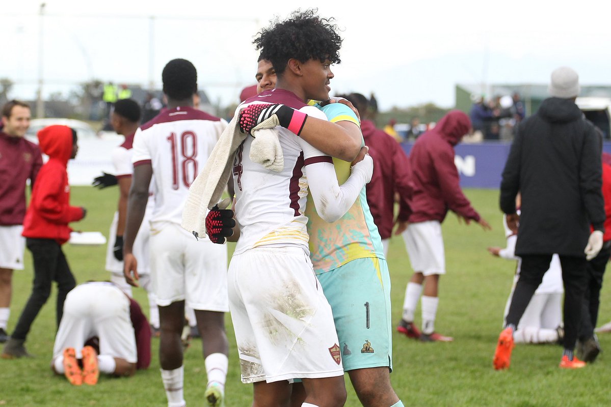 EngenSports's tweet image. Congratulations to #TylonSmith on his move to Queens Park Rangers! ⚽️🏃🏾 He’s been owning every stage - EKOC champ, Defender of the Tournament, and AFCON U20 Player of the Tournament. Now, he takes his talents to the English Championship.
#EKOC #FutureDiskiLegends
