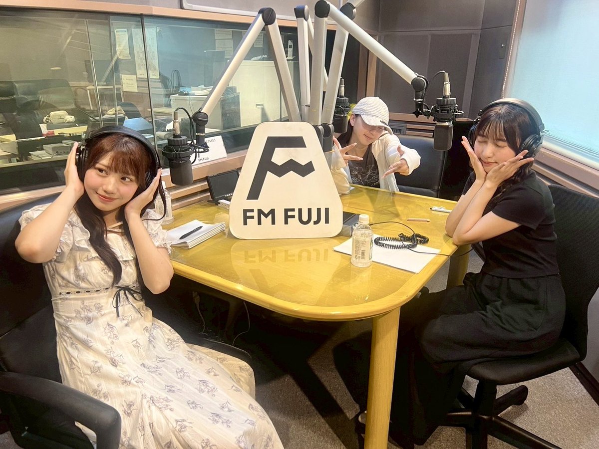 SWEET_STEADY's tweet image. 📻💐#すいすてメディア出演情報💐📻
本日7/26(土) 19:00-19:30
FM FUJI
『GIRLS♥GIRLS♥GIRLS =flying high= SWEET STEADYの原宿代々木世界!』
#すいすて 今回の放送は
💜塩川莉世 @rise_ss0731
❤️白石まゆみ @mayumi_ss1227
💛山内咲奈 @sakina_ss0229
が出演します💐✨
#すいすてらじお…