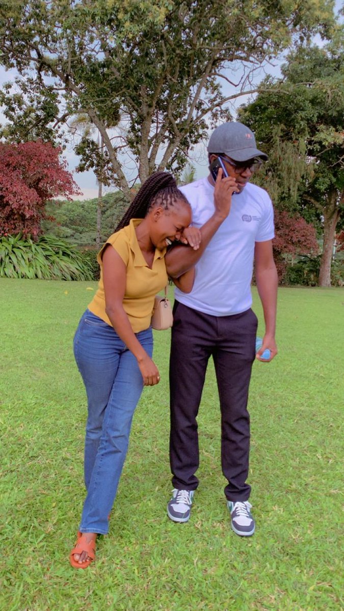 ByaruhangaTwaha's tweet photo. I have found her, now Iam looking for the cows. Our chief @mkainerugaba won't you bless our wedding sir. #Smile #GoldenPosts #kikorongo https://t.co/NVTZIh4HRj