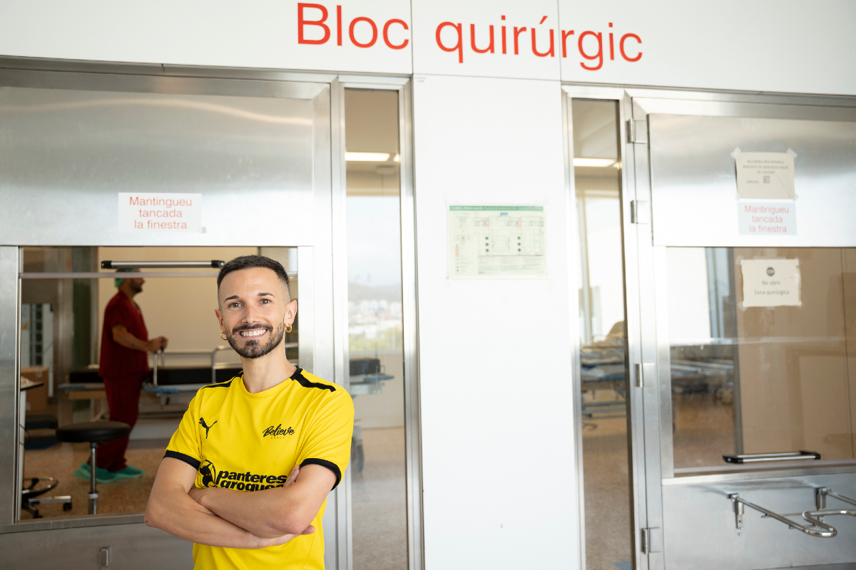 hbellvitge's tweet image. 🏊♂️ Ara que s’estan celebrant els Mundials de Natació a Singapur us portem un nou protagonista de 'La Cara 🅱️' molt aquàtic, l’Òscar Martínez, infermer del Bloc Quirúrgic de l’HUB i nedador artístic del Club @panteresgrogues
💦El que des de petit admirava a la televisió i gravava…