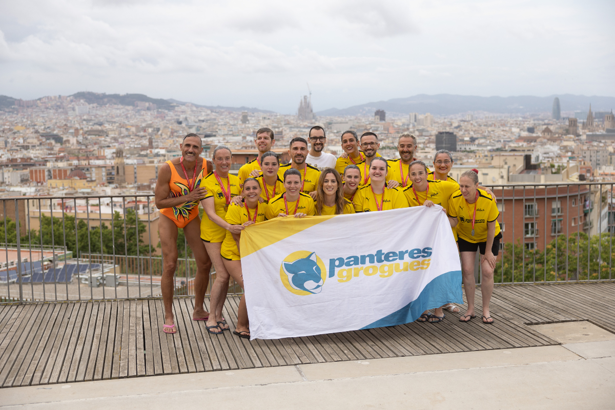 hbellvitge's tweet image. 🏊♂️ Ara que s’estan celebrant els Mundials de Natació a Singapur us portem un nou protagonista de 'La Cara 🅱️' molt aquàtic, l’Òscar Martínez, infermer del Bloc Quirúrgic de l’HUB i nedador artístic del Club @panteresgrogues
💦El que des de petit admirava a la televisió i gravava…