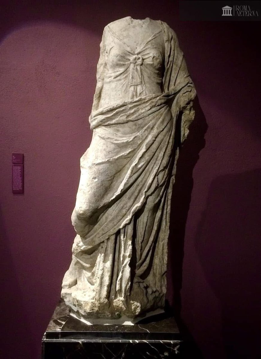 ValeriaAugusta8's tweet image. Sculpture d’Isis retrouvée dans la caserne du génie à Metz (IIIe s., calcaire). Elle est exposée au musée de la Cour d’Or à Metz.
