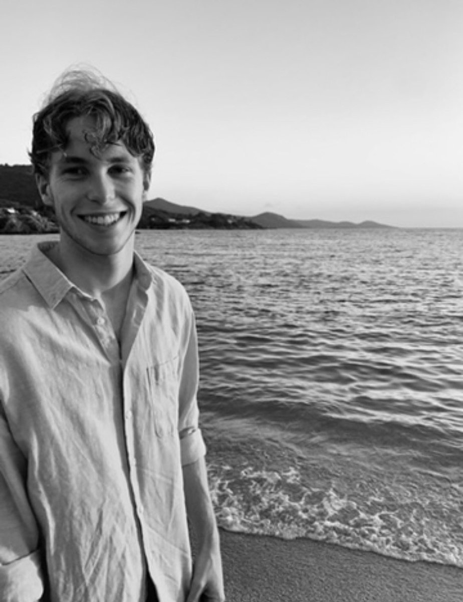 ChicheArnaud's tweet image. Nicolas
Mon fils, cette incarnation de l’excellence,
64eme sur 2000 au concours d’ingénieurs,
Évidemment pris dans l’école de ses rêves à Grenoble.,
Les au revoirs difficiles du dimanche soir sur le quai de la gare sont loin derrière nous
Envole toi mon fils 💕fierté immense