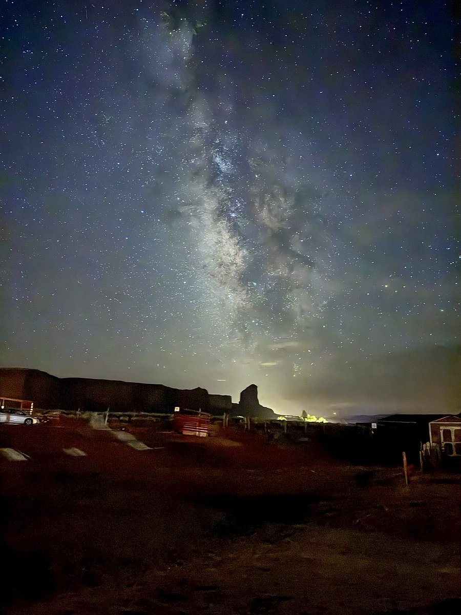 mariomnts's tweet image. En España empieza el sábado, yo me voy a dormir bajo este cielo en Monument Valley en Arizona 🌟