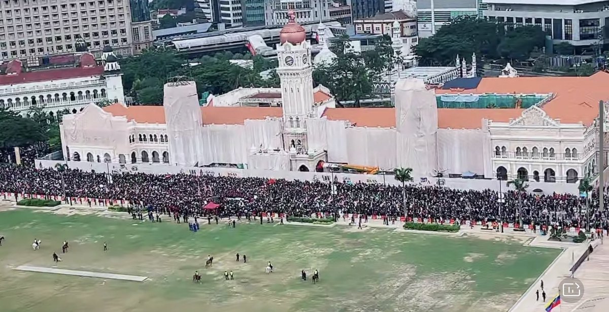 AzfarinazAmran's tweet image. Walanon kata 15 orang je. 🤣🤣
#TurunAnwar
Walaupun ada rakyat Malaysia di situ, Walanon kata, ni semua orang PAS. 🤣🤣