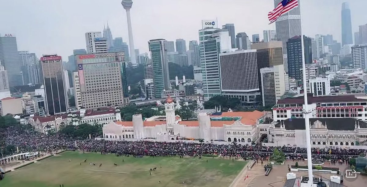 AzfarinazAmran's tweet image. Walanon kata 15 orang je. 🤣🤣
#TurunAnwar
Walaupun ada rakyat Malaysia di situ, Walanon kata, ni semua orang PAS. 🤣🤣
