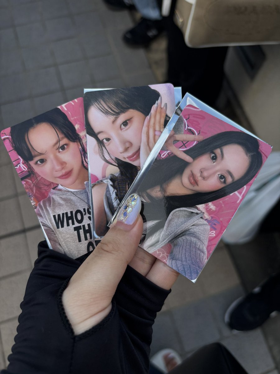 TWICE  グッズ　1万円特典
譲→画像

求→ツウィ
　　サナ
　　モモ
　　ジヒョ

7/26.7/27京セラで交換希望
お気軽にお声掛けください🙇🏻‍♀️
#TWICE #THIS_IS_FOR