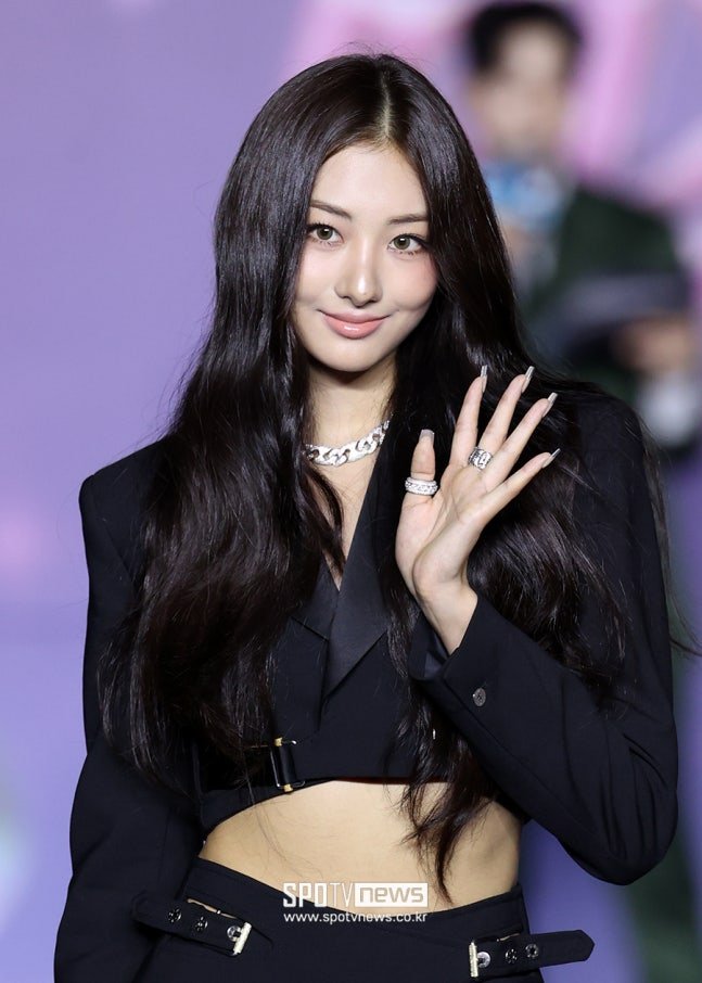 KVerselife's tweet image. #GAWON of #MEOVV at the 2025 SBS Gayo Daejeon Summer Blue Carpet