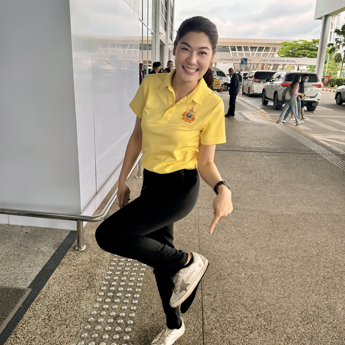 payunerng's tweet image. ขอนอกเรื่อง: มี ส.ส. แถวนี้ลุยงานจนรองเท้าพังแล้วหนึ่งอัตราครับ 💪🏼 #เพื่อไทยอีสาน