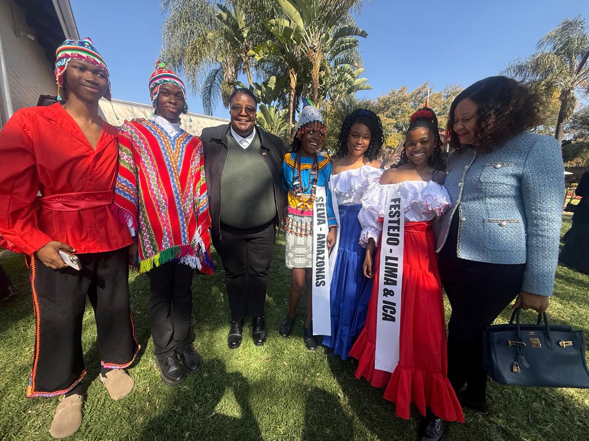 DWYPD_ZA's tweet image. Deputy Minister @msletsike joined the Embassy of Peru to mark the 204th anniversary of Peru’s independence. A testament to enduring diplomatic ties and mutual respect between South Africa and Peru. 🇵🇪🇿🇦
📍Waterkloof Ridge, Pretoria
#Diplomacy #InternationalRelations
#Peru204