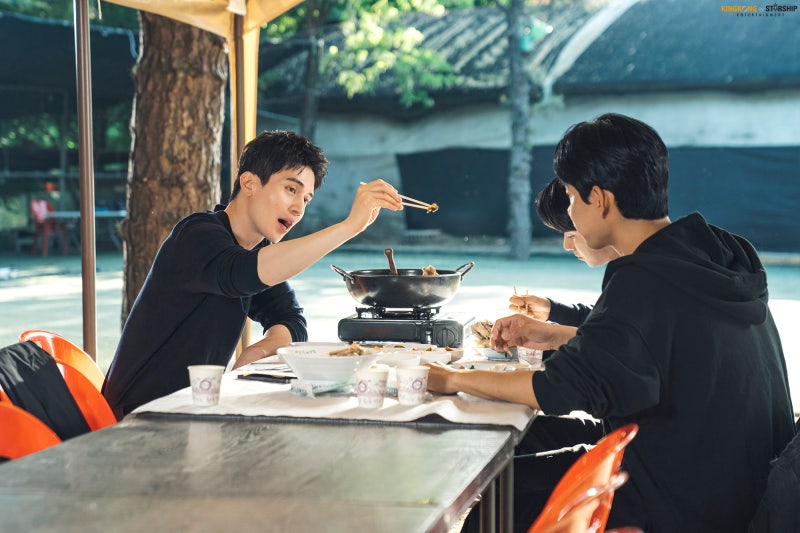 hhoh_www's tweet image. 석철이 인생 진짜 답이 없어서 친구들하고 아무걱정 없이 있을때 좀 시원해서 숨통트임