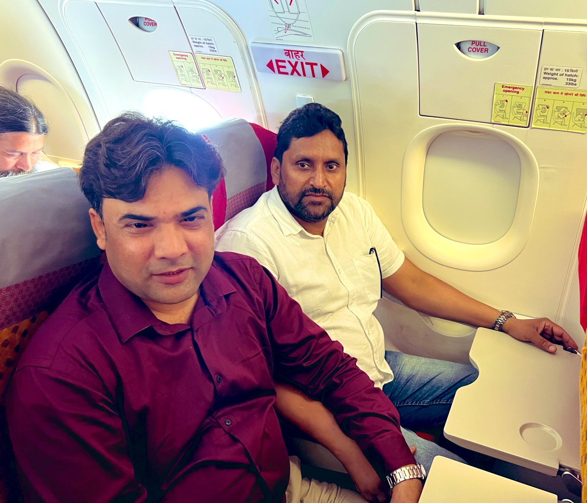 WasimAkramTyagi's tweet image. हम-सफ़र चाहिए हुजूम नहीं
इक मुसाफ़िर भी क़ाफ़िला है मुझे।
अहमद फ़राज़ का शेर @ErMohdJabir की नज्र!