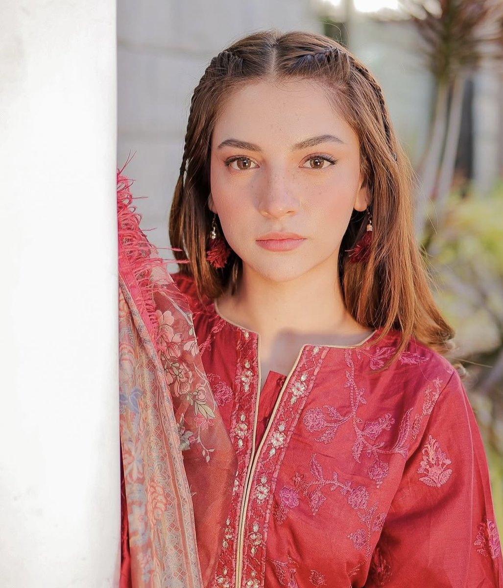 mevella23's tweet image. I wish to see #DananeerMobeen not again in any simple girl character but elegant, rich, arrogant girl🫠🫠
And hero have to fall first 😏
Where she will not blow up kattle😇
So much simplicity 🤨already