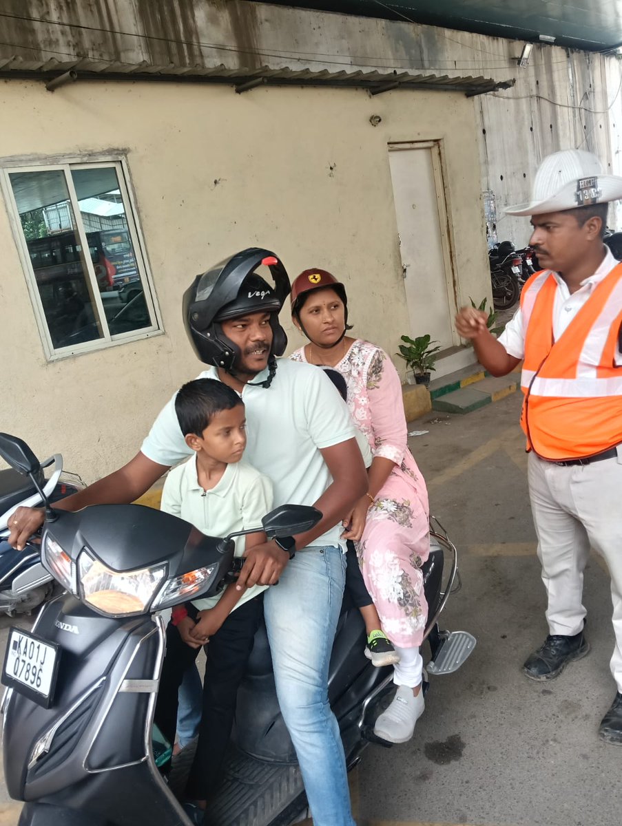 MAHADEVAPURA TRAFFIC BTP (@mahadevapuratrf) on Twitter photo #trafficawareness ಈ ದಿನ ನಮ್ಮ ಠಾಣಾ ವ್ಯಾಪ್ತಿಯ ಕೆಆರ್ ಪುರ ಮೆಟ್ರೋ ಸ್ಟೇಷನ್ ಹತ್ತಿರ ದ್ವಿಚಕ್ರ ವಾಹನ ಸವಾರರಿಗೆ ಐಎಸ್ಐ ಮಾರ್ಕ್ ಹೆಲ್ಮೆಟ್ ಧರಿಸುವ ಕುರಿತು ಹಾಗೂ ಸಂಚಾರ ನಿಯಮಗಳ ಪಾಲನೆ ಮತ್ತು ಉಲ್ಲಂಘನೆಯಿಂದ ಆಗುವ ಪರಿಣಾಮಗಳ ಕುರಿತು ತಿಳುವಳಿಕೆ ನೀಡಲಾಯಿತು. <a href="/acpwfieldtrf/">ACP Traffic Whitefield ಎಸಿಪಿ ಸಂಚಾರ ವೈಟ್ ಫೀಲ್ಡ್</a>
<a href="/DCPTrEastBCP/">DCP Traffic East ಉಪ ಪೊಲೀಸ್ ಆಯುಕ್ತರು ಸಂಚಾರ ಪೂರ್ವ</a> <a href="/blrcitytraffic/">ಬೆಂಗಳೂರು ಸಂಚಾರ ಪೊಲೀಸ್ BengaluruTrafficPolice</a> #trafficawareness ಈ ದಿನ ನಮ್ಮ ಠಾಣಾ ವ್ಯಾಪ್ತಿಯ ಕೆಆರ್ ಪುರ ಮೆಟ್ರೋ ಸ್ಟೇಷನ್ ಹತ್ತಿರ ದ್ವಿಚಕ್ರ ವಾಹನ ಸವಾರರಿಗೆ ಐಎಸ್ಐ ಮಾರ್ಕ್ ಹೆಲ್ಮೆಟ್ ಧರಿಸುವ ಕುರಿತು ಹಾಗೂ ಸಂಚಾರ ನಿಯಮಗಳ ಪಾಲನೆ ಮತ್ತು ಉಲ್ಲಂಘನೆಯಿಂದ ಆಗುವ ಪರಿಣಾಮಗಳ ಕುರಿತು ತಿಳುವಳಿಕೆ ನೀಡಲಾಯಿತು. <a href="/acpwfieldtrf/">ACP Traffic Whitefield ಎಸಿಪಿ ಸಂಚಾರ ವೈಟ್ ಫೀಲ್ಡ್</a>
<a href="/DCPTrEastBCP/">DCP Traffic East ಉಪ ಪೊಲೀಸ್ ಆಯುಕ್ತರು ಸಂಚಾರ ಪೂರ್ವ</a> <a href="/blrcitytraffic/">ಬೆಂಗಳೂರು ಸಂಚಾರ ಪೊಲೀಸ್ BengaluruTrafficPolice</a>