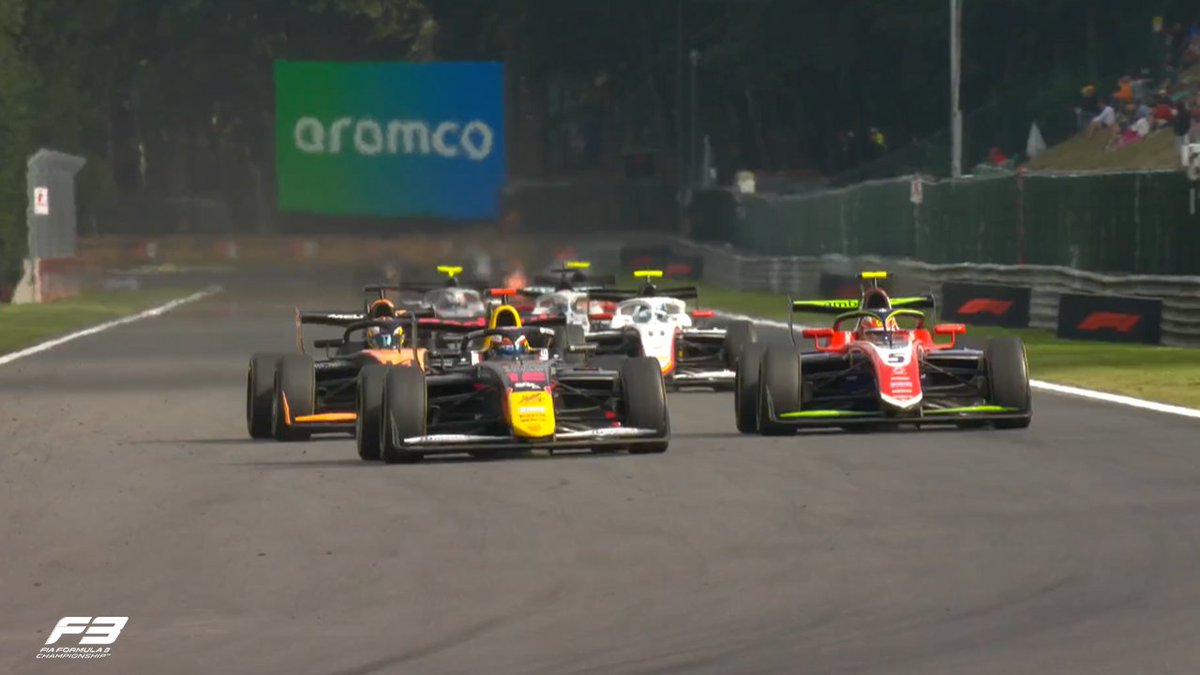 Formula3's tweet image. LAP 10/12
TSOLOV ⬆️ P4
CAMARA ⬆️ P5
STENSHORNE ⬇️ P6
#F3 #BelgianGP