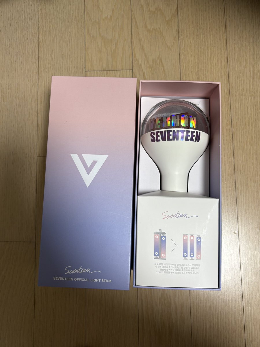 goods_for_'s tweet photo. 세븐틴 캐럿봉 양도합니다
스티커 붙어있는 상태이고 원하시면 떼서 드립니다

응원봉 하자는 없고 상자에 하자 조금 있습니다

1.2
에눌 가능합니다! 일단 다 찔러봐주세요 가격 맞춰드립니다 https://t.co/8p5vQ7eetP