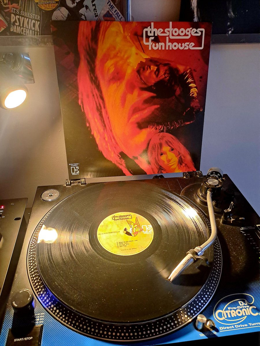 TheHouseof08's tweet image. THE STOOGES - FUNHOUSE
TV EYE
"See that cat?
Yeah, I do mean you
See that cat?
Yeah, I do mean you
She got a TV eye on me
She got a TV eye
She got a TV eye on me
Whoa"
The Kings of Rock n Roll
@IggyPop @TheStooges