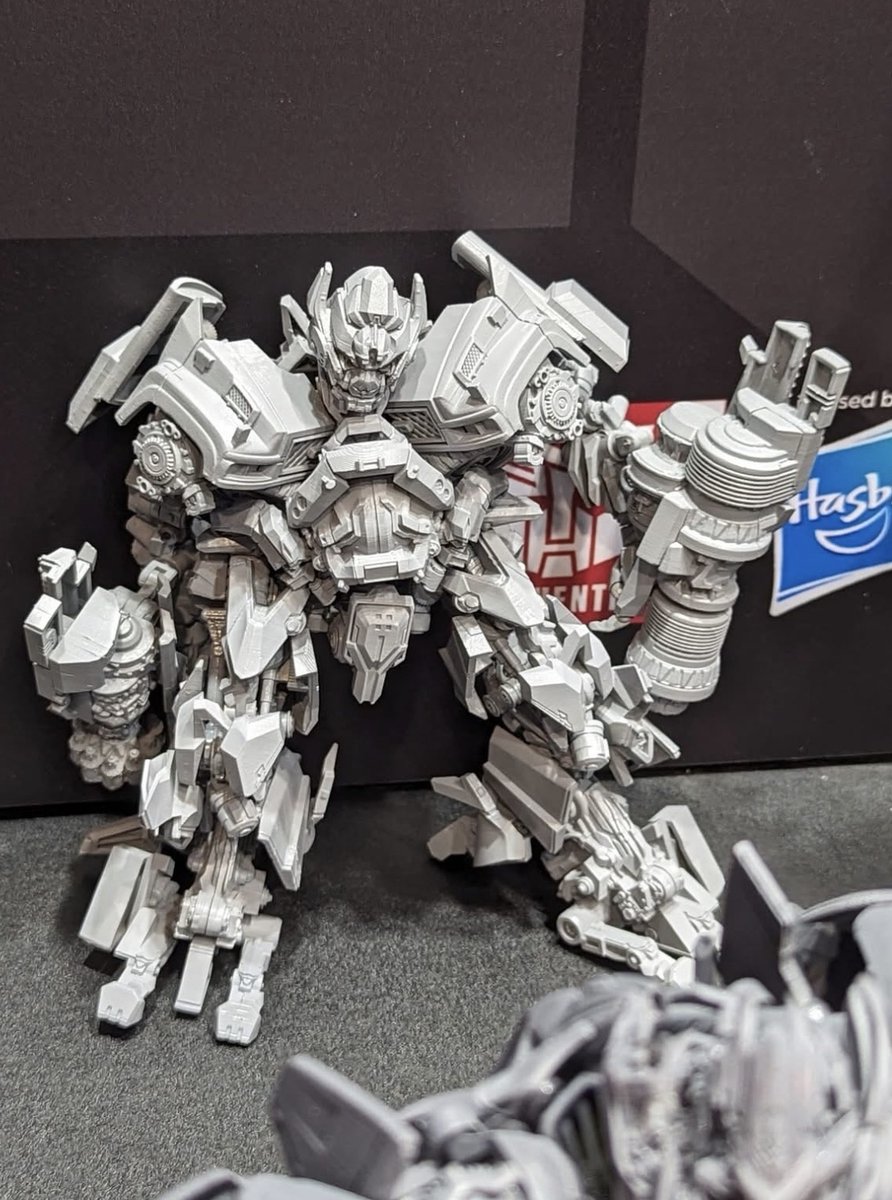 ShadowSiloe's tweet image. I&apos;m being fed with all the upcoming Ironhide releases it feels good to be winning with my boy for once 🙌

#Transformers #Ironhide #Bayverse