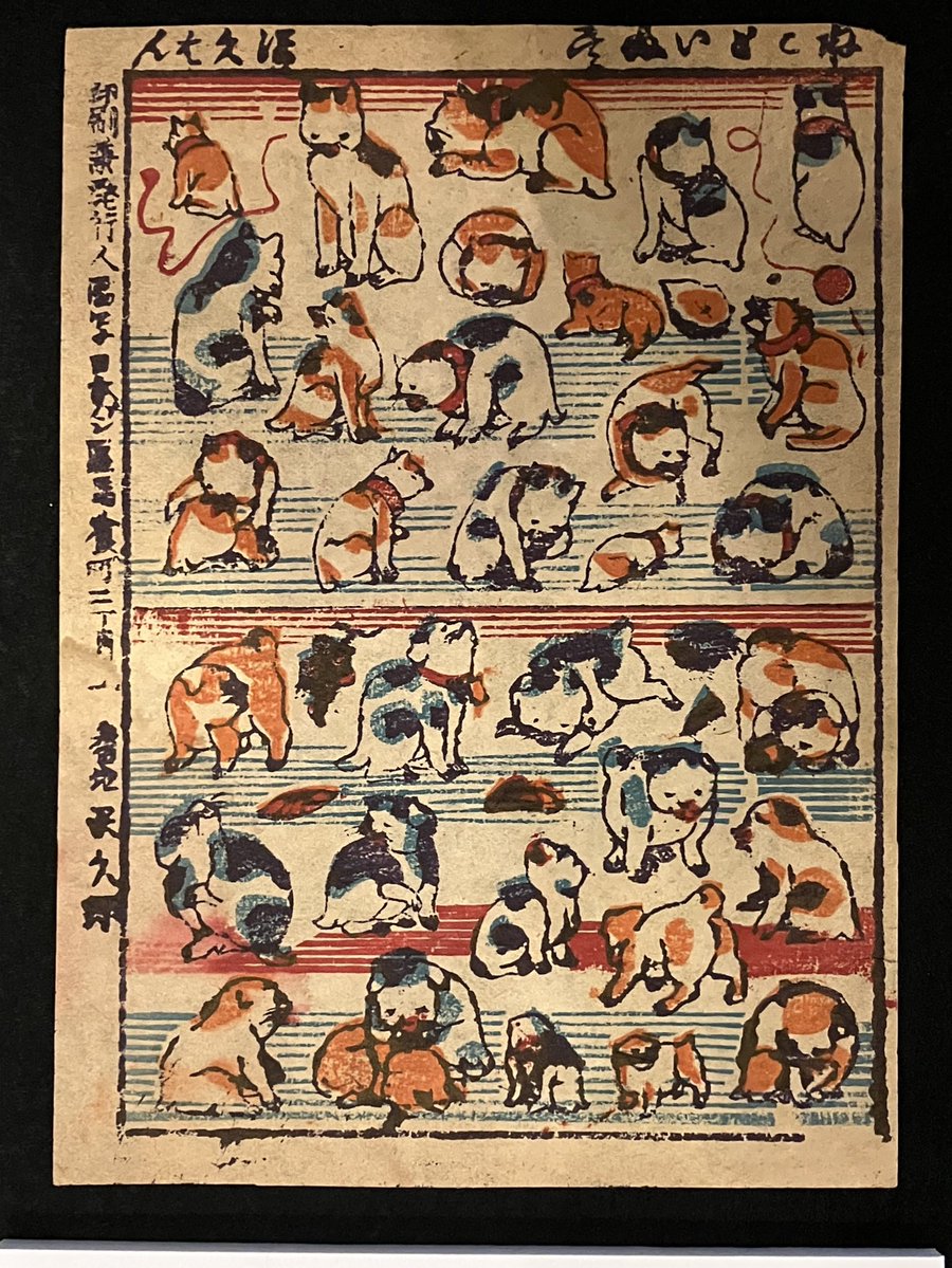 nekotaro1601's tweet image. ねこといぬの版画。かなり小型。上端が猫、下段が犬。企画展「いつもそばには猫がいた」で展示中。