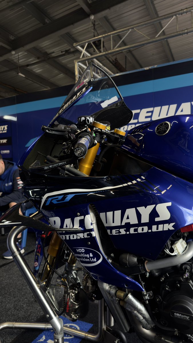 racewaysyamaha's tweet image. Ready for another day of action! 👀
We’ve got a busy morning ahead here at Brands Hatch, with FP3 and Q2 coming your way shortly! ⏳
⏰ FP3: 09:00
⏰ Q2: 10:52
#RacewaysYamaha
#YamahaRacing #RevsYourHeart #WeR1