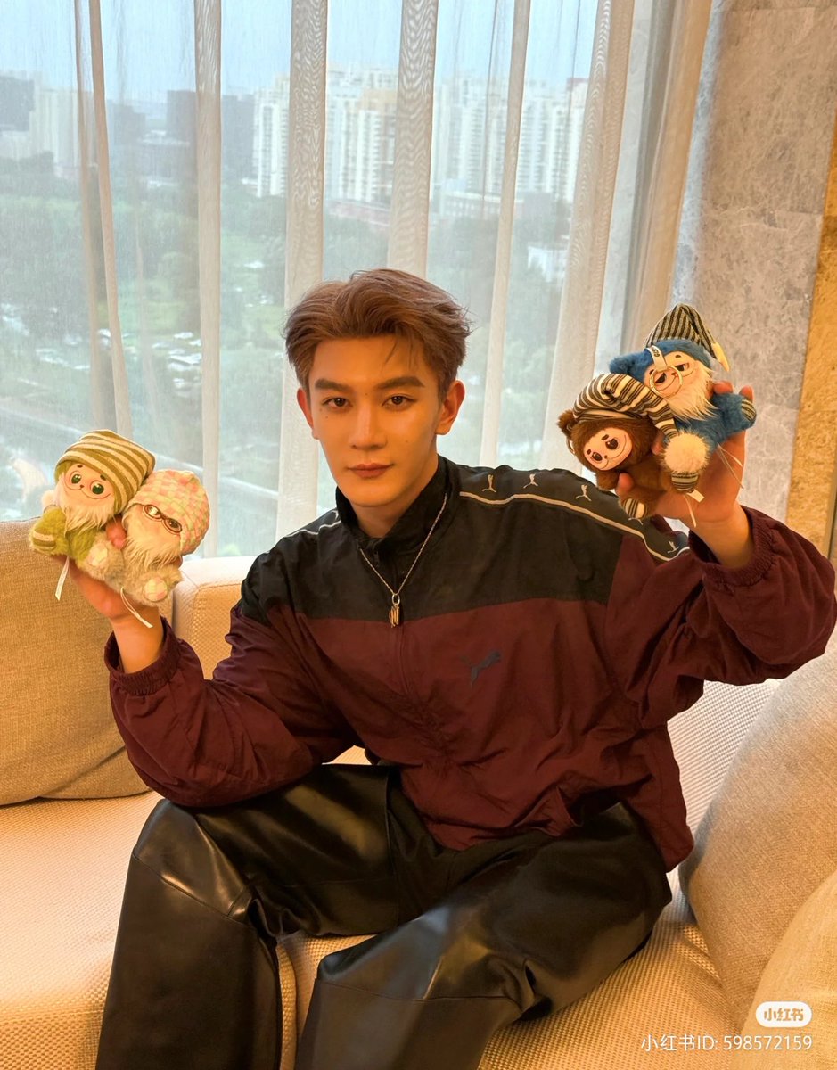 tomyxlight's tweet photo. แฟชั่นนิสต้าแบบเราทำไมไม่เอาห้อยเป็นเข็มขัดน้องกวง https://t.co/VHJrJedWAW