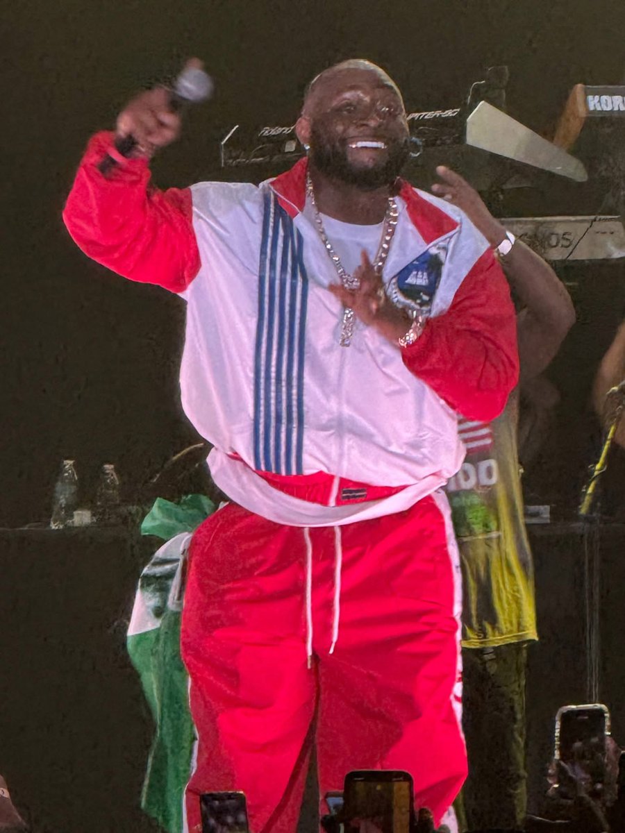 thelibinfluence's tweet image. Davido came out dressed in head to toe Liberian attire at his show in Minnesota 🤩🇱🇷 This man loves Liberia so much. Somebody please ask President Boakai to give him citizenship 🤣🥰
#TheLibInfluence