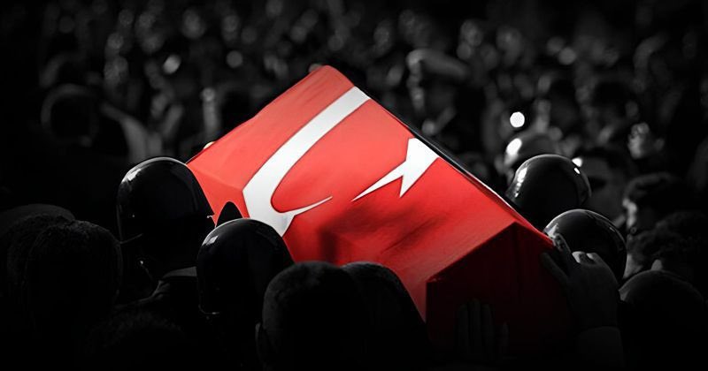 TrBirilerivar's tweet image. Milli Savunma Bakanlığı:
💥İskenderun Deniz Er Eğitim Alay Komutanlığı'nda temel askerlik eğitiminde bulunan 7 silah arkadaşımızın yüksek ateş şikayeti ile hastaneye sevk edilmişlerdir.
💥Hastanede yapılan tüm müdahalelere rağmen Muhafız Er Hayrullah Halit Karaman ve İkmal Er…