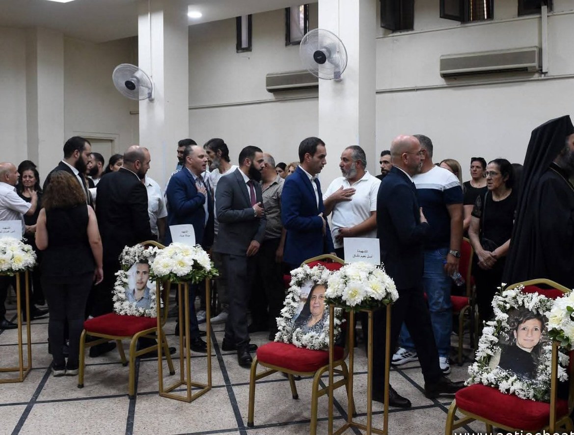 nawarnajmeh's tweet image. أقيم قداسٌ إلهيٌّ لمرور أربعين يوماً على مـ.ـجزرة كنيسة مار الياس في الدويلعة-دمشق. القداس الذي أُقيم في ذات الكنيسة .
حضر القداسَ أهالي الشـ.ـهداء وأبناء الرعية بالإضافة إلى عدد غفير من المؤمنين الذين استذكروا المنتقلين رافعين الصلاة من أجل راحة نفوسهم ومن أجل شفاء المصابين…