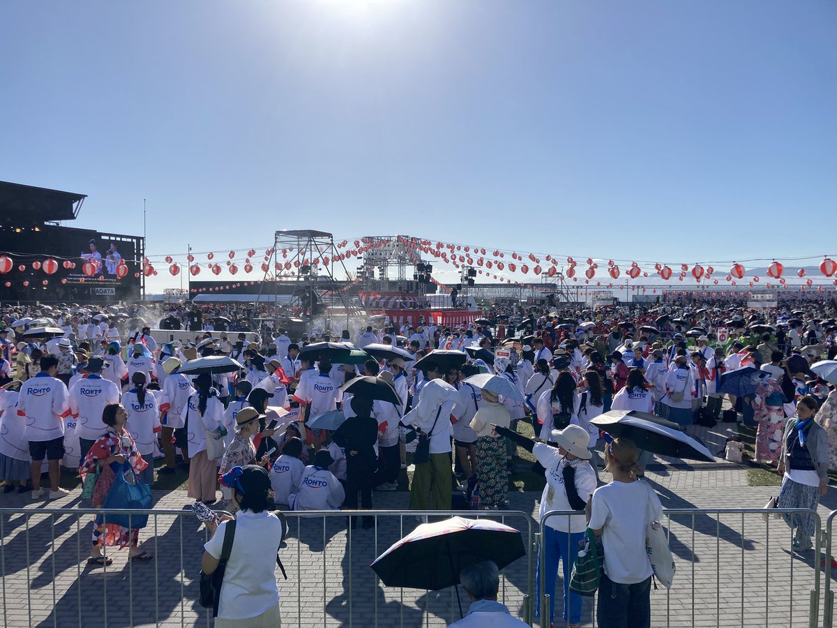coffeexym's tweet image. 【拡散希望❗️】
まもなくギネスチャレンジ万博盆踊りが始まります❗️
間違いなく規制かかるので一度でもゆっくり見たい方はお早めに🥹
もう芝はいっぱいになりかけてる💦