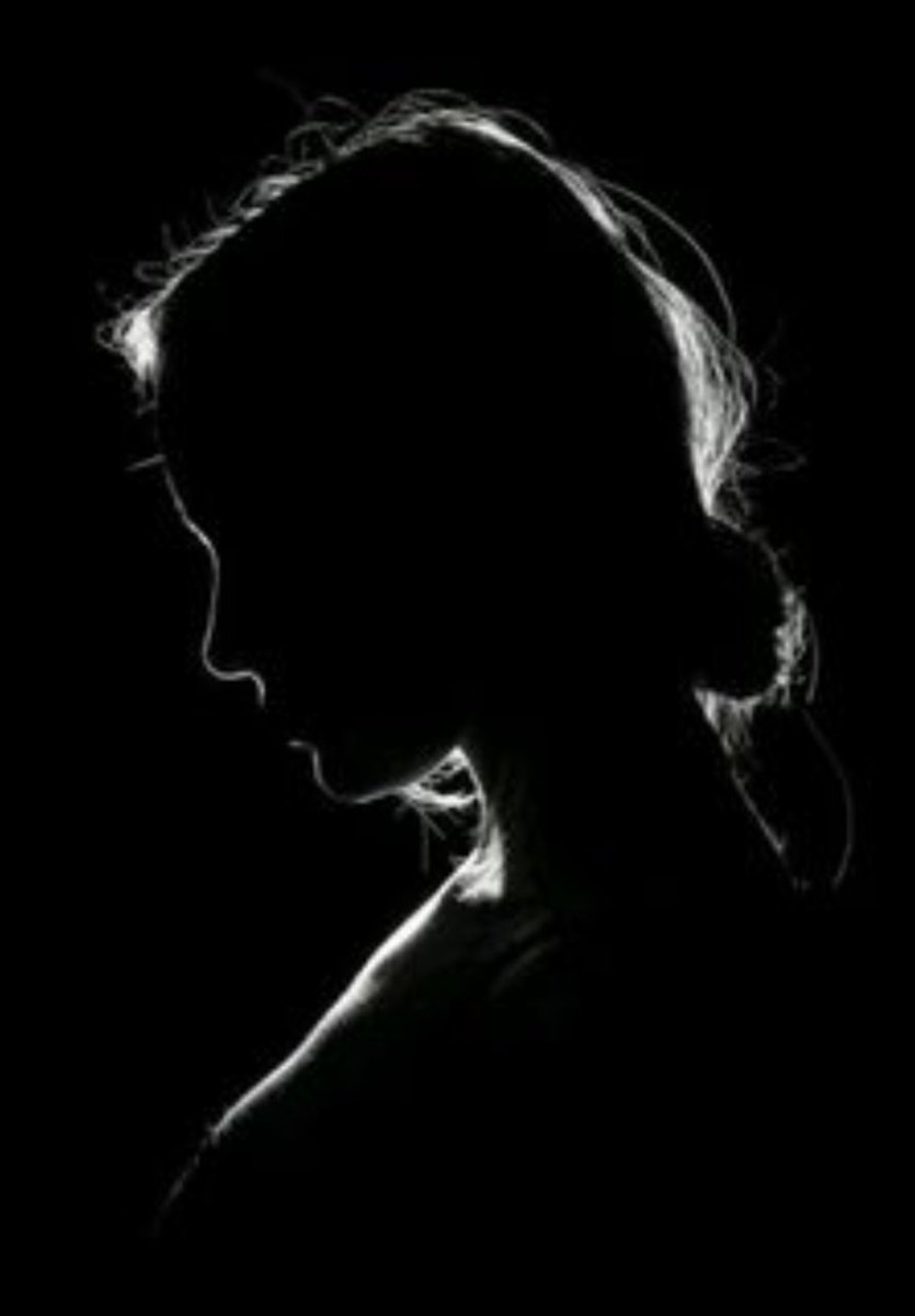 exPeter160116's tweet image. Il più bel complimento che puoi fare ad una donna è...
" Voglio Viverti ." 🌹