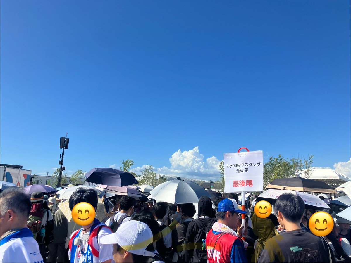 one_ten_fre's tweet image. 大阪ウィーク!
4日間限定浴衣ミャクミャクスタンプは1時間待ちとのこと。
あまりにも混雑しすぎて、中止にするかもしれないとスタッフが話し合ってました💦
