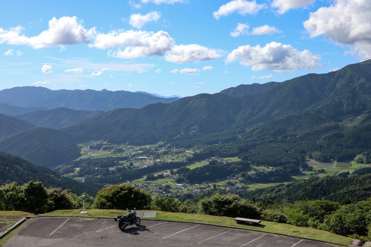 asuparider's tweet image. 岡山県美作市 ベルピール自然公園 に到着。
美しい景色を堪能中。
もうすぐ日が暮れますね。
僕はクーラント漏れで途方に暮れてます。
レッカー！！