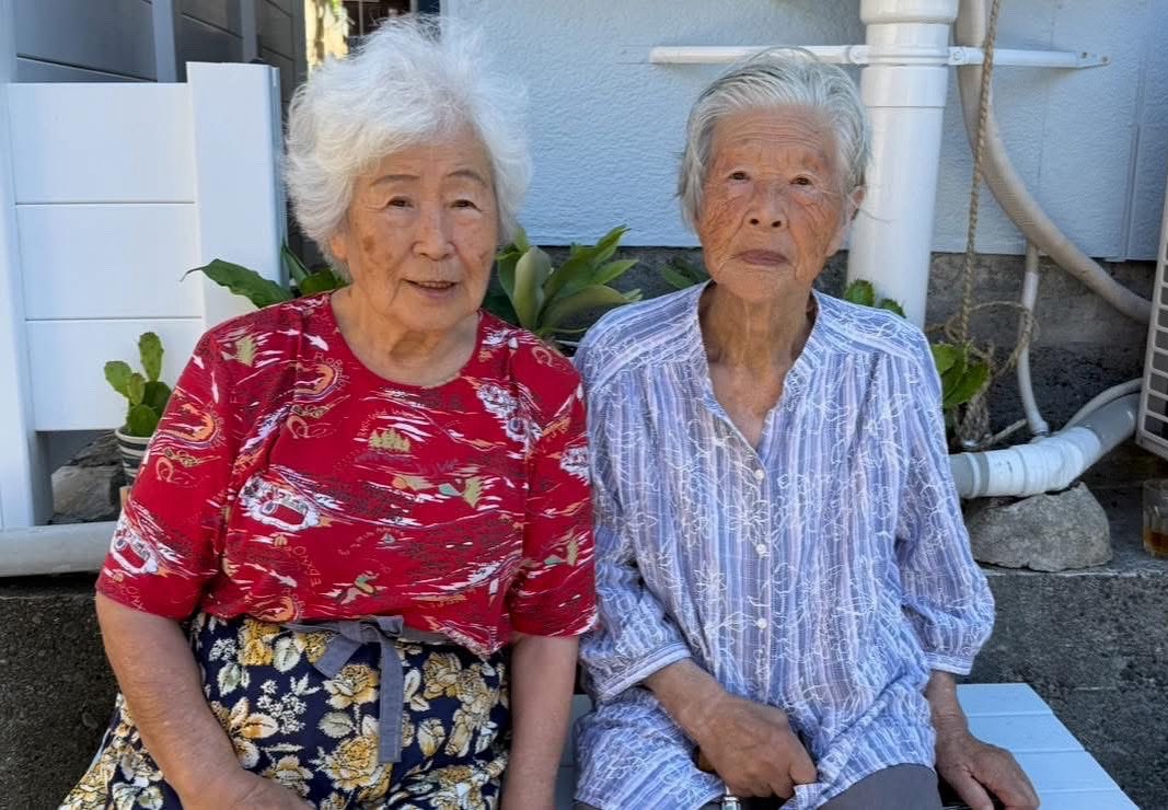 三崎港の老舗旅館、“しまや”の大女将、“ゆらこ”さんから連絡があり“タウンニュース”を持ってやってきた。なんでもそのローカルな週間新聞にs-kenのことがのっていて大ごとだとやってきたのだ。