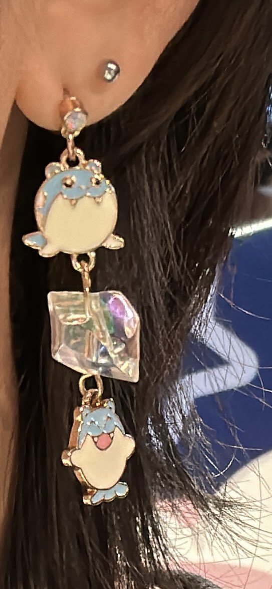 浮かれてこんなピアスつけてきた