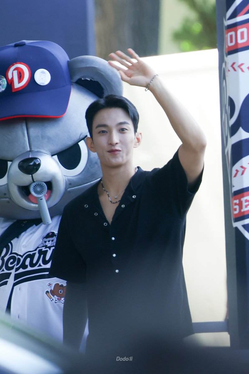 repeatDK's tweet image. 250726 ๋๊ฒธ ์๊ตฌ
๋๊ฒธ์ด ์ถ๊ทผ ์๋ฃ๐ฉท๐ฉต
#๋๊ฒธ #DK #ใใฎใงใ #DOKYEOM
#์ธ๋ธํด #SEVENTEEN #SVT